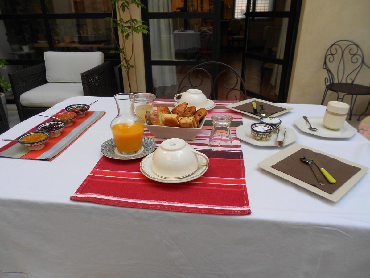 Bed and Breakfast Sous Le Neflier à Nîmes Extérieur photo